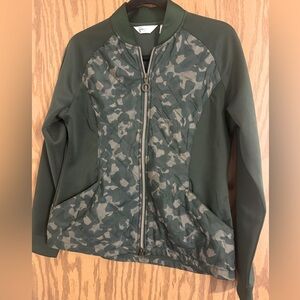 Greg Norman Woman’s Elite Quilted Camo Design. Full Zip Golf Jacket . Outdoors